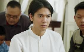 Nonton film indonesia ali & ratu ratu queens (2021). Iqbaal Ramadhan Pergi Ke Amerika Demi Temukan Mamanya Di Teaser Ali Ratu Ratu Queens