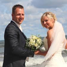 Mehr als 500 einträge für fotograf hochzeit. Hochzeitsfotograf Gesucht Fotograf Fur Hochzeit Gesucht Hochzeitsfotograf Hochzeitskleid Spitze Kleid Hochzeit