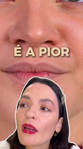 💄Você conhece algum truque pra passar batom vermelho sem borrar? No Lab da  Beleza deste sábado (21/9), @vanessarozan testa um truque que viralizou na  rede vizinha e envolve uma “ferramenta” ...