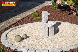 Zudem hat man auf dem trittstein aus naturstein einen guten stand und be. Gartendeko Granitsaule Und Beton Deko Selbst Gemachttueftler Und Heimwerker De