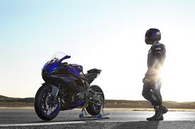 A new generation supersport with yamaha's legendary styling combines an advanced cp2 engine with an ultra‑thin and lightweight chassis to provide torquey performance on both the track and the street. Yamaha Unveils All New 2022 Yzf R7 Supersport Motorcycle