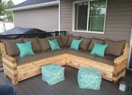 Bagian yang menyenangkan dari seluruh proses membuat ruang tamu anda tampak luar biasa adalah pilih sofa dan kursi yang diangkat dari lantai dengan kaki karena ini menciptakan rasa ruang dan hiasi dalam palet warna netral dan ringan karena ini secara visual memperluas ruangan anda. Kerajinan Kayu Palet For Android Apk Download