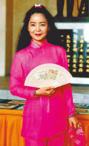 She used to perform on the japanese market under the name of ? I1kvl8qefx C9m