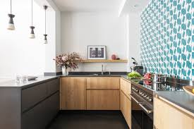 Cette cuisine sans poignées se compose d'un îlot aux dimensions xxl et d'un bloc armoire qui habille le mur jusqu'au plafond, offrant ainsi de nombreux. Cuisine Leicht Scandinavian Kitchen Paris By Total Consortium Clayton Votre Cuisine Houzz Uk