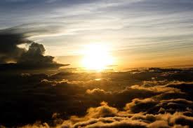 Jurang kekayaan di antara penduduk kampung dengan hartawan itu seperti langit dengan bumi. Ketika Langit Bumi Dan Gunung Menolak Saat Ditawari Menjadi Seperti Manusia