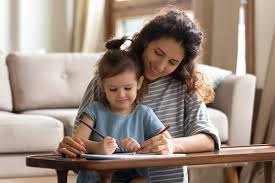 L'assistant maternel garde des enfants (dont les parents travaillent) à son domicile. Assistante Maternelle Quelles Sont Les Formalites D Embauche