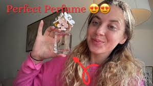 Amazon.com : Marc Jacobs Daisy Eau So Fresh Eau de Toilette 2.5 fl oz :  Beauty & Personal Care