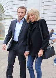 Brigitte macron, wife of french president emmanuel macron, has a great sense of fashion. Emmanuel Macron Comment Les Enfants De Brigitte Trogneux Ont Accepte Leur Amour Terrafemina