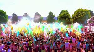 As a celebration of summer, people colour each other with dry powder. Holi Festivals 2015 In Deutschland Termine Und Tickets Fur Berlin Munchen Koln Und Co