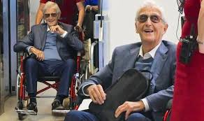 We will continue to update information on michael parkinson's parents. Michael Parkinson Tv Legend Seen In Wheelchair At Sydney Airport In Rare Snaps Celebrity News Showbiz Tv Express Co Uk