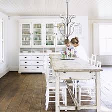 Un Cottage Anglais Tout Blanc Planete Deco A Homes World Salle A Manger Shabby Chic Commode Shabby Chic Blanc Shabby Chic