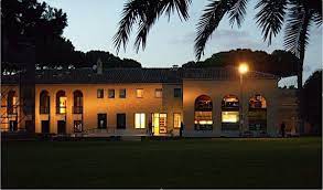 La fondazione musica per roma riparte con una stagione estiva concepita ad hoc per villa osio dal nome casa del jazz reloaded che porterà sul palcoscenico i primi concerti nella splendida cornice del parco di casa del jazz. Casa Del Jazz Wanted In Rome