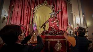 Hoy es uno de esos tres jueves que canta la devoción popular «tres jueves hay en el año que relumbran más que el sol: Hfn1c Mhme0lgm