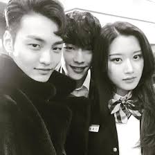 Bà hàng xóm đi đồn Woo Do Hwan và ác nữ Moon Ga Young đang hẹn hò, đóng  phim tình thế này không yêu mới lạ!