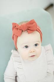Best diy baby headwrap from wanna make a rockabilly head scarf for your baby here s. Diy No Sew Baby Bow Head Wrap Something Turquoise
