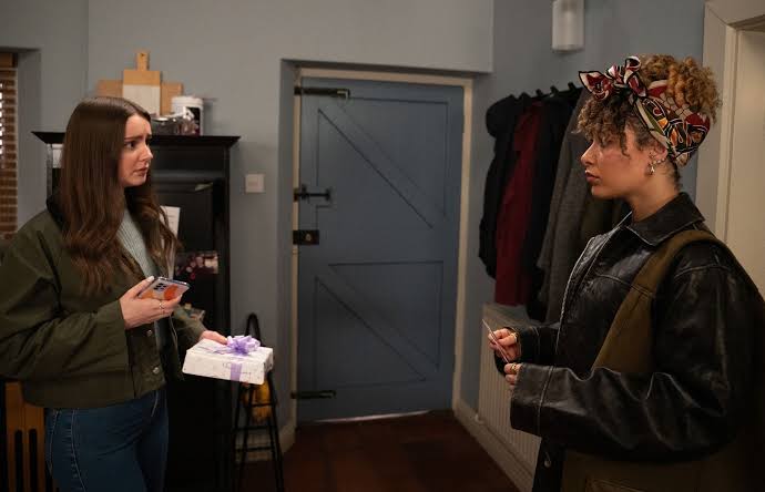 Emmerdale spoilers: Kev returns, Serena's true identity and Charity  'exposed' - Mirror Online