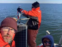 You know it's really winter when... CBIBS buoys get pulled for the season!  Our bundled-up field team has pulled the Patapsco buoy to keep it safe from  ice damage over the winter.
