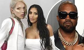 Sementara jeffree star tinggal di wyoming dalam rangka menyelesaikan buku autobiografinya. Kim Kardashian And Jeffree Star Friends Before Kanye West Affair Rumours Left Her Humiliated Daily Mail Online