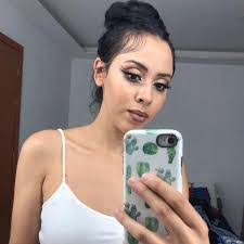 Perla Castro's Instagram, Twitter & Facebook