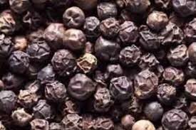 Les 5 Proprietes Remarquables Du Poivre Noir Epices Et Herbes Hygiene Alimentaire Herbes Medicinales