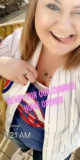 Fan giving away cubs gear at concert