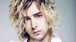 Corría el año 2010 cuando el gran gustavo cerati lanzó este hermoso tema que no pudo tener su propio vídeo musical, ya que la filmación fue interrumpida por el coma en el que cayó el artista que luego lo llevaría a su triste fallecimiento. Hijo De Gustavo Cerati Hablo Sobre Los Anos Que Su Padre Estuvo En Coma Fue Verlo Morir Todos Los Dias Emol Com