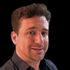 Después de varios meses de enfermedad, Don Juan Yebra se ha ido al Cielo  para seguir cuidando de todos. Maestro entre los maestros, gran persona y  apasionado de la literatura, impartió clases