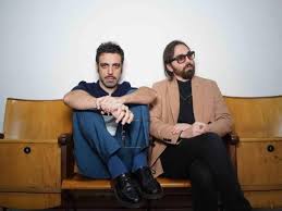 I due cantautori siciliani pubblicano assieme i mortali, un disco di inediti a quattro mani, dove emergono l'amore criminale tra. B9n0 Jebbmotxm