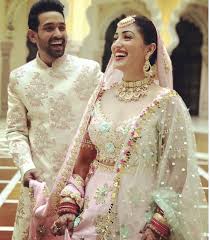 Her initial appearances were on indian television commercials and soap operas like yeh pyar na hoga kam and chand ke paar chalo. Yami Gautam Vikrant Massey Starrer Ginny Weds Sunny To Release On Netflix Yami Gautam Fashion Netflix
