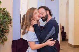 Jun 30, 2021 · лиза арзамасова счастлива в браке с ильей авербухом, но когда они познакомились, актрисе было всего 15 лет. Zvezda Figurnogo Kataniya Ilya Averbuh I Aktrisa Elizaveta Arzamasova Zhdut Rebyonka Trogatelnoe Video Istoriya Lyubvi Chempionat