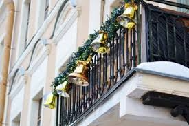 Balconi e terrazzi sono preziosi per chi vive in città e a natale lo sono ancora di più: Pin On Christmas