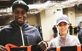 Get the latest philadelphia flyers news, rumors, scores and highlights from yardbarker, your source for the best philadelphia flyers content on the web. Wayne Simmonds And His Girlfriend Crystal Corey Are Now Married