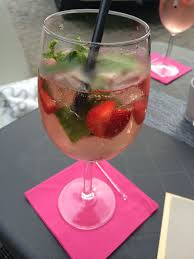 Lillet berry, lillet vive und weitere rezepte mit lillet, z.b. Lillet Wild Berry Rezept 5 Cl Lillet Schweppes Russian Wild Berry Eiswurfel Erdbeeren Und Minze Ananas Wodka Wodka Margarita Rezept