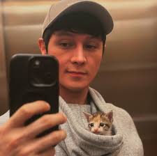 She screams, I obey. That's the dynamic. 😼