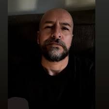 Victor Corraliza's Instagram, Twitter & Facebook