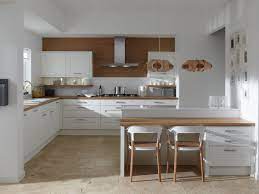 Cozy, lots of counter space. Kitchen Design Aesthetic L Shaped Kitchen Layouts With Corner Sink L Shaped Kitchen Layout Design L Kitchen Design Small Simple Kitchen Design Kitchen Layout