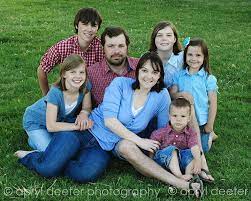 Outdoor Family Photography Poses Apryl Deeter Photography The Bitting 7 Family Photo Shoot Family Photoshoot Family Picture Outfits Family Photos
