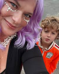 Leighton Barrett Strong (@leightonbarrettstrong) • Facebook