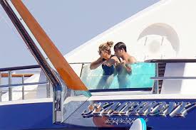 Arnault's yacht spotted in italy: Roger Federer Spends Holidays With Wife Mirka And Twins On A Billionaire S Yacht