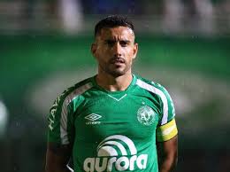 Twitter oficial da associação chapecoense de futebol. Lateral Sobrevivente Do Voo Da Chapecoense Processa O Clube Em R 3 3 Mi 27 05 2021 Uol Esporte