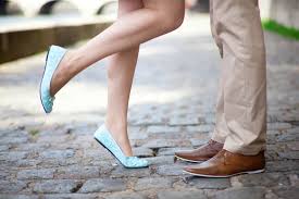You don't want to overspend, but you also don't want to look cheap. Gift Ideas For The Unofficial Relationship