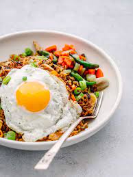 So Easy And Delicious Learn How To Make Nasi Goreng Nasi Goreng Is A Popular Indonesian Fried Rice A Famous Street Fo In 2021 Nasi Goreng Recipe Nasi Goreng Recipes