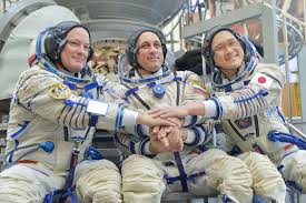 Ainsi, le jeune homme évolue dans une famille où les sciences sont présentes, et il y prend goût très tôt. Non Un Astronaute N A Pas Pris 9 Cm Dans L Espace Mais L Impesanteur Fait Bien Grandir
