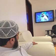 وكتب خلفان سلسلة من التغريدات على تويتر صباح اليوم الخميس قال فيها ساخرا العالم الجليل د. With Waseem Yousef Waseemvideo Twitter