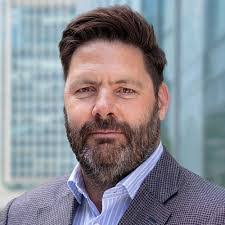 Peter Flint's Instagram, Twitter & Facebook