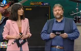 Learn about ambra angiolini net worth, biography, age, birthday, height, early life, family, dating, partner, wiki and facts. Ambra Angiolini E Stefano Fresi Aprono Il Concerto Del 1 Maggio Con Un Testo Di Giorgio Gaber Ultime Notizie Flash