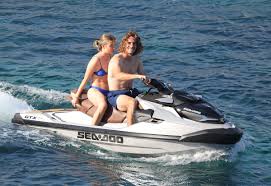 Αρκετοί είναι αυτοί που ασχολούνται με την προσωπική του ζωή, εκτός από την πολύ πετυχημένη. Stefanos Tsitsipas 8eodwra Petalas H Synh8eia Poy Den Alla3an Stis Diakopes Toys Sth Mykono Marie Claire O Ti Exei Shmasia Gia Tis Gynaikes