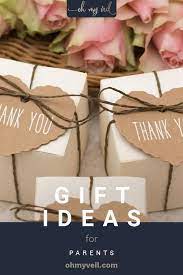 10 Gift Ideas For The Parents Of The Bride And Groom Oh My Veil Creative Wedding Gifts Practical Wedding Gifts Sentimental Wedding Gifts