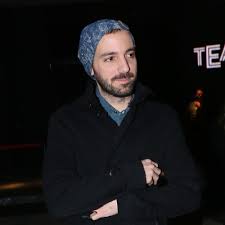 Μπαμπάς για πρώτη φορά ο άκης πετρετζίκης; Giwrgos Isaak Aytos Einai O Syntrofos Ths Nantias Mpoyle Poy Perimenoyn To Prwto Toys Paidi Daisy Gr