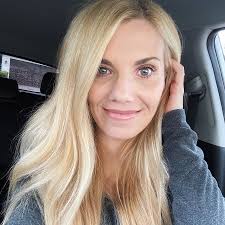 Kerri Beach's Instagram, Twitter & Facebook